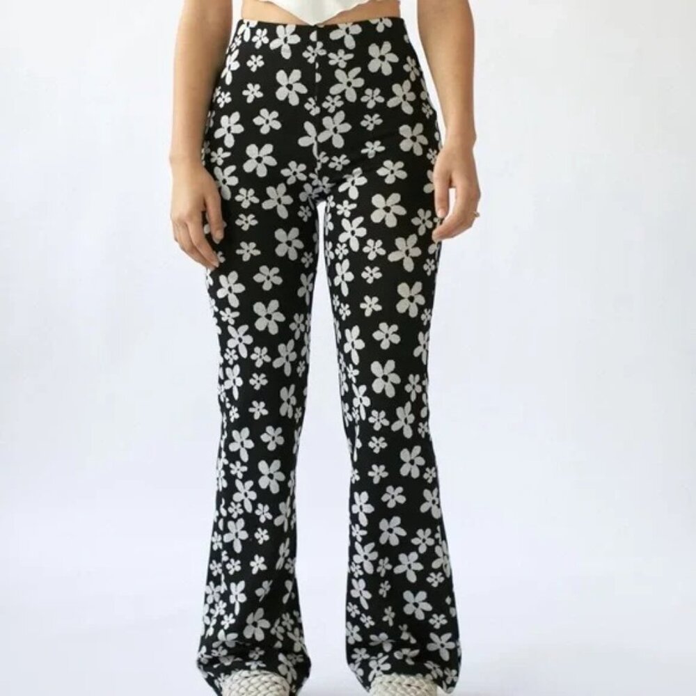 Urban Outfitters | Bryn Pull-On Flare Pant Black Floral Size S-P